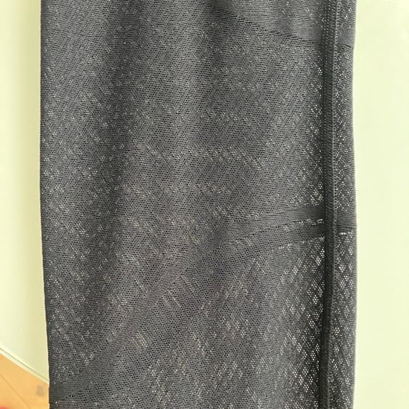 Lululemon leggings size 4 - Picture 3 of 6